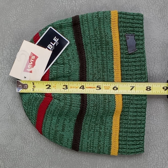 Levi's Reversible Beanie Hat Green NWT - Picture 9 of 10